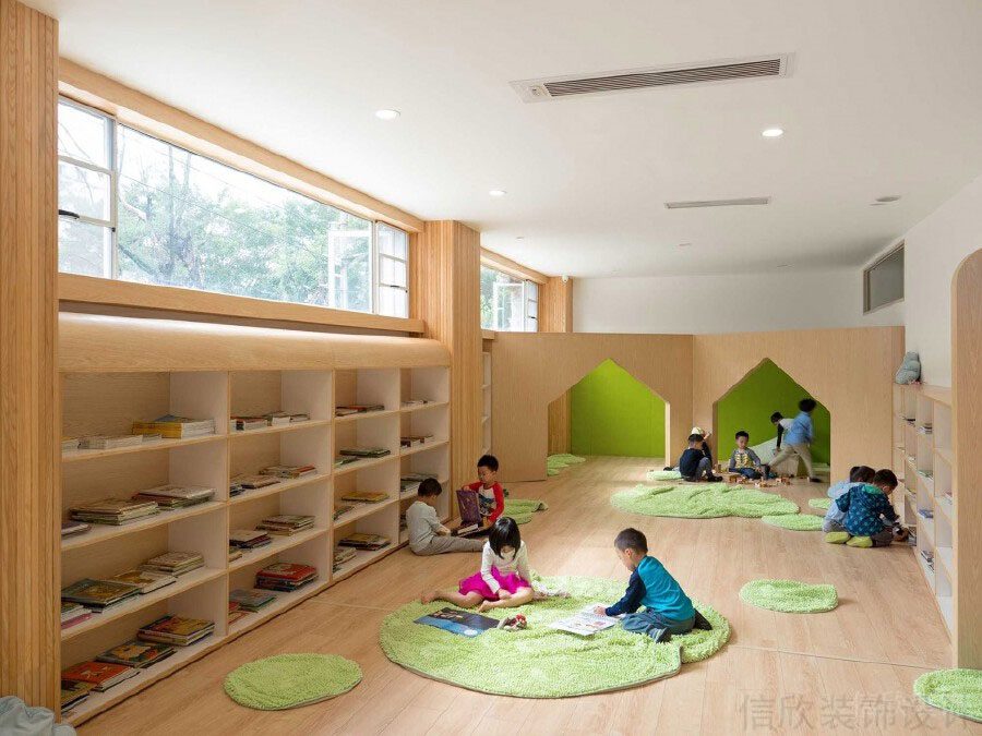 幼兒園裝修設(shè)計(jì)效果圖原木風(fēng)定制收納閱讀書(shū)柜。童躲避屋,色環(huán)保裝修。