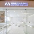 肌膚健身中心美容機構(gòu)現(xiàn)代輕奢風裝修玻璃平推門簡約風效果圖