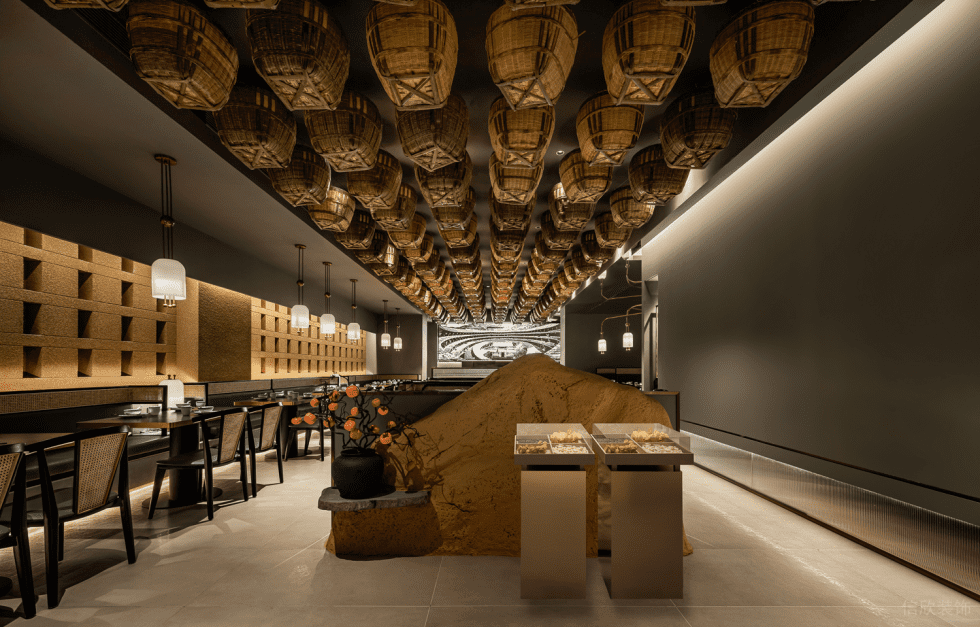 深圳龍崗海航城輕奢新中式客家菜餐廳裝修案例藝術(shù)陳設(shè)