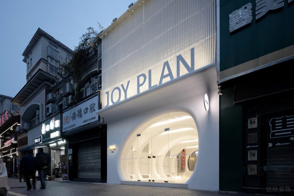 深圳市龍崗區(qū)橫崗joy Plan 女裝店裝修設計門廳